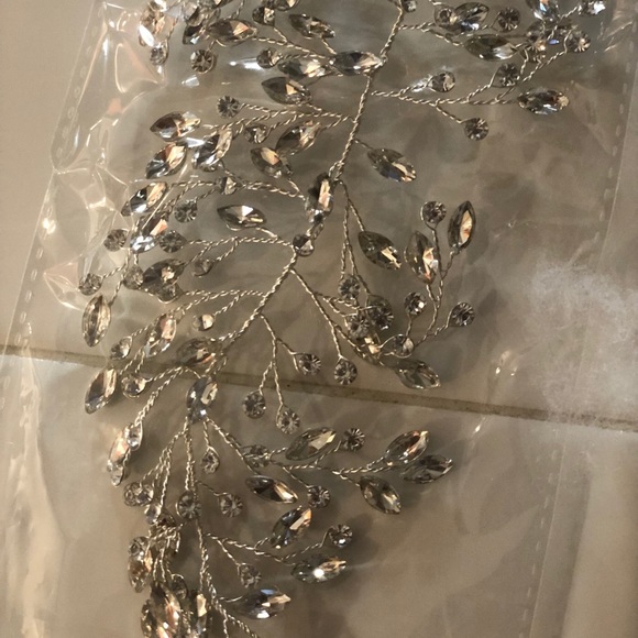 Ulyana Aster “Angela” Bridal Hairpiece main image 4